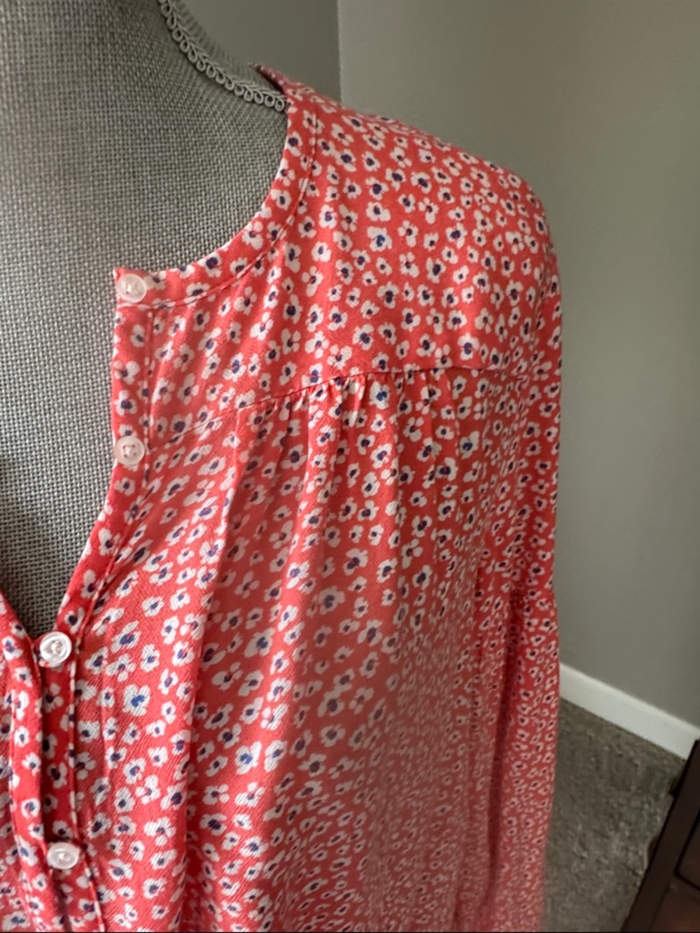 GAP Coral Floral Henley Blouse - Picture 3 of 6